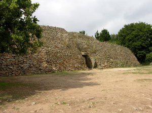 Entrada a la tumba de pasaje, descubierta en 1825 de Neolithic